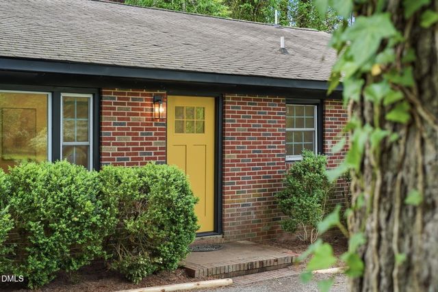 27 S Circle Drive, Chapel Hill, NC 27516