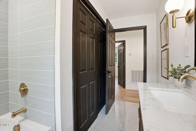 27 S Circle Drive, Chapel Hill, NC 27516