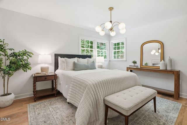 27 S Circle Drive, Chapel Hill, NC 27516