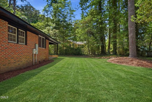 27 S Circle Drive, Chapel Hill, NC 27516