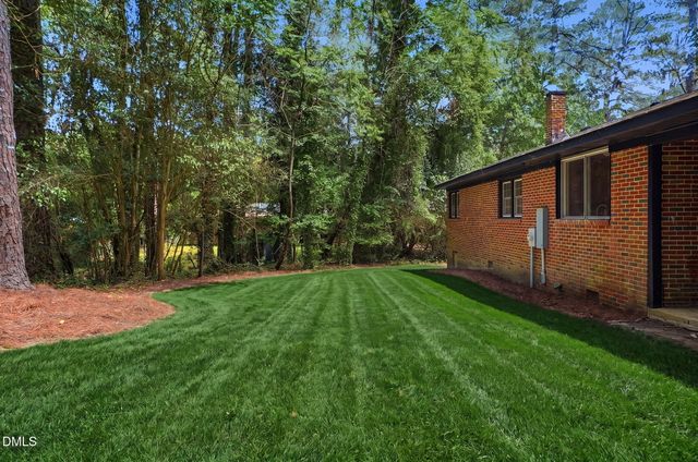 27 S Circle Drive, Chapel Hill, NC 27516