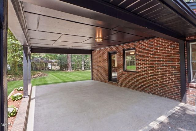 27 S Circle Drive, Chapel Hill, NC 27516