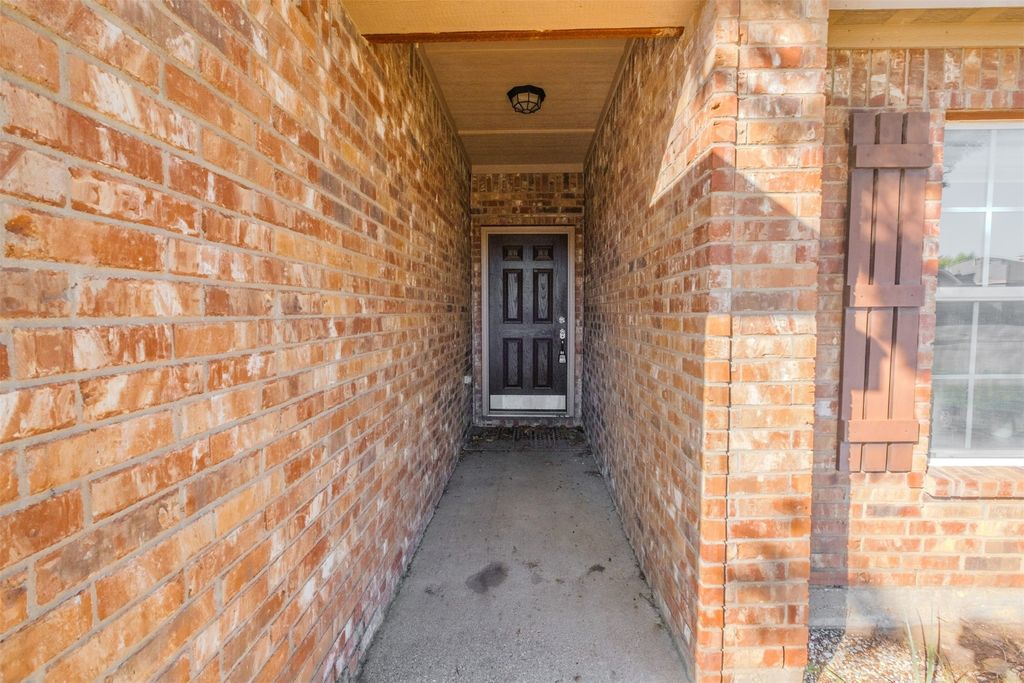 636 Noble Grove Lane, Fort Worth, TX 76140 — photo 2