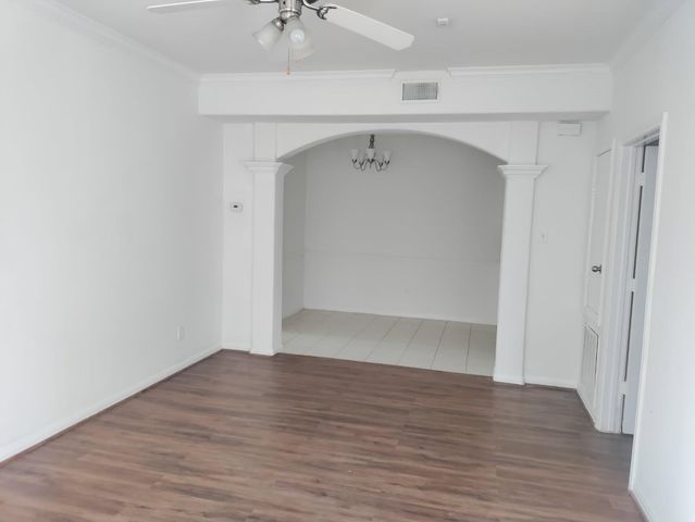 6289 Wilcrest Drive 7100, Houston, TX 77072
