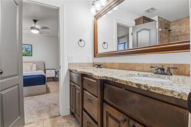 2354 W Eiffel Crossing, Fayetteville, AR 72704