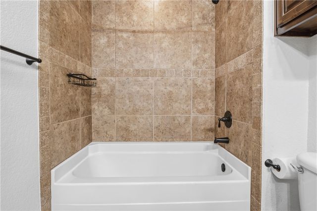 2354 W Eiffel Crossing, Fayetteville, AR 72704