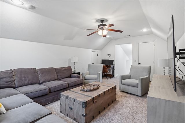 2354 W Eiffel Crossing, Fayetteville, AR 72704