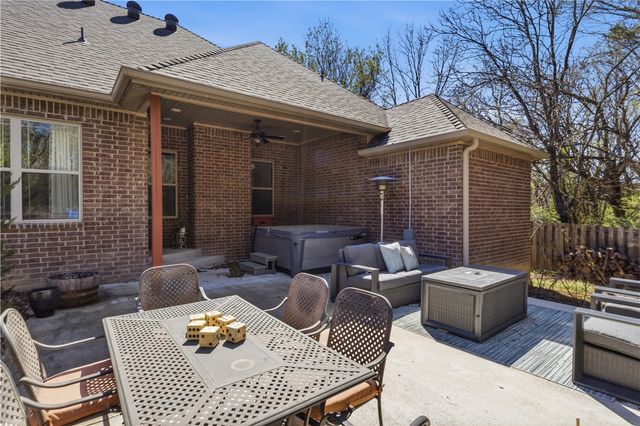 2354 W Eiffel Crossing, Fayetteville, AR 72704