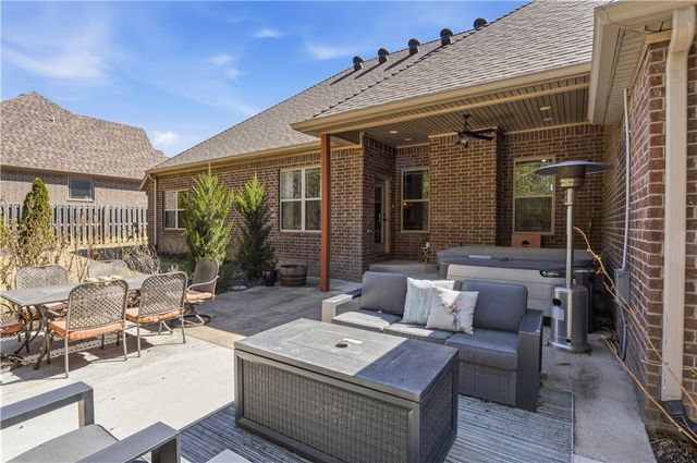 2354 W Eiffel Crossing, Fayetteville, AR 72704