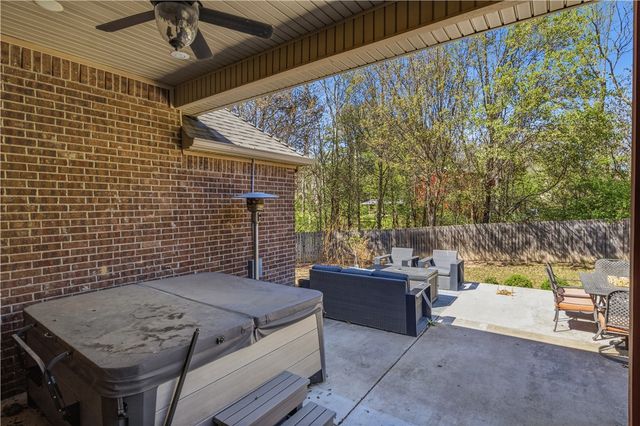 2354 W Eiffel Crossing, Fayetteville, AR 72704