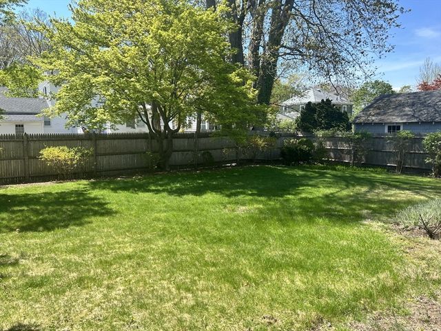 40 Elm St, Milton, MA 02186