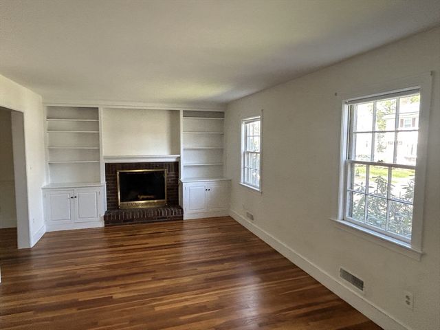 40 Elm St, Milton, MA 02186