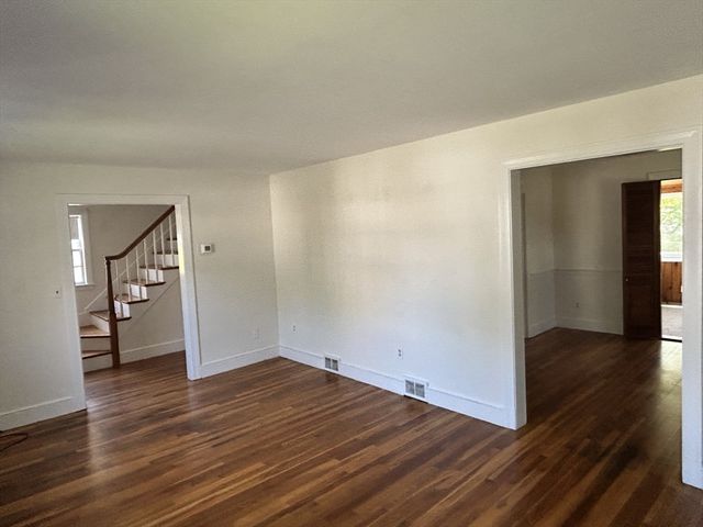 40 Elm St, Milton, MA 02186
