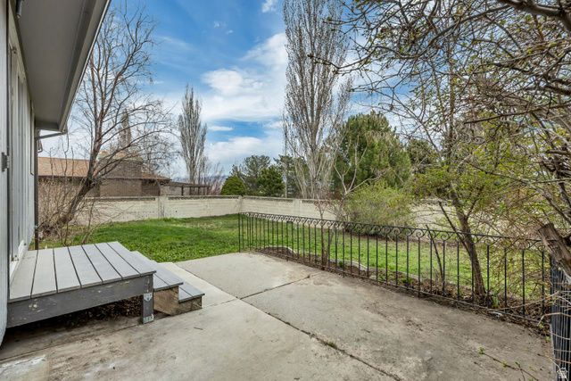 5731 S BLAKE DR, Taylorsville, UT 84129