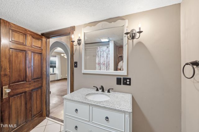 1830 Pittstown Road, Bristol, VA 24201