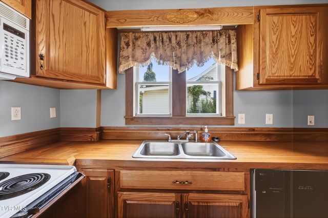 1830 Pittstown Road, Bristol, VA 24201