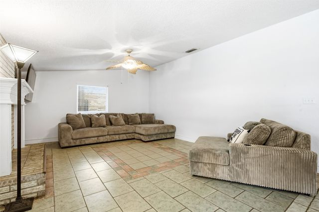 4100 Coronet Lane, Arlington, TX 76017