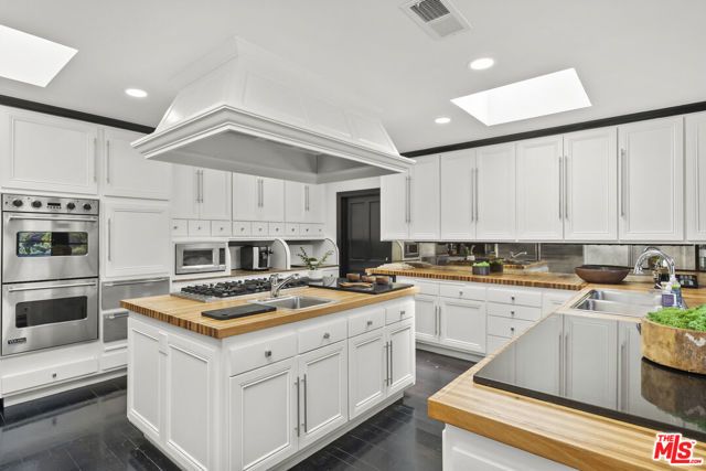 10981 Bellagio Road, Los Angeles, CA 90077