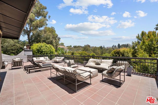10981 Bellagio Road, Los Angeles, CA 90077