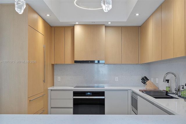 100 S Pointe Drive 910, Miami Beach, FL 33139