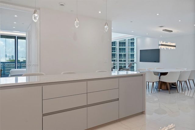 100 S Pointe Drive 910, Miami Beach, FL 33139