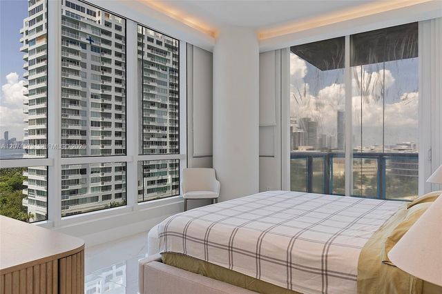 100 S Pointe Drive 910, Miami Beach, FL 33139