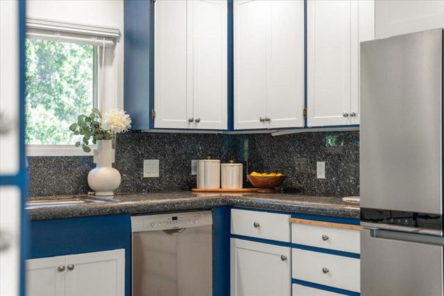 1207 Woodview Terrace, Los Altos, CA 94024