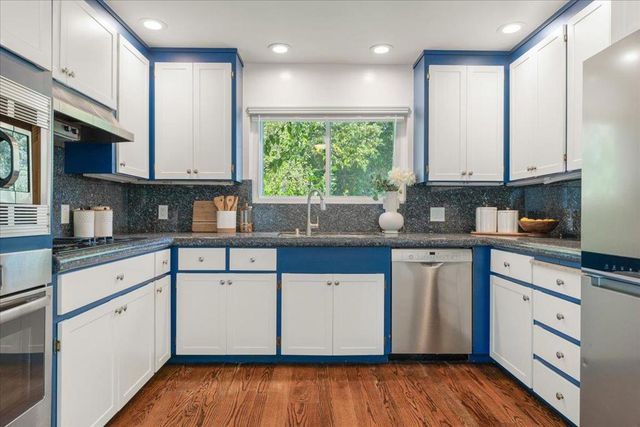 1207 Woodview Terrace, Los Altos, CA 94024