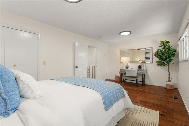 1207 Woodview Terrace, Los Altos, CA 94024