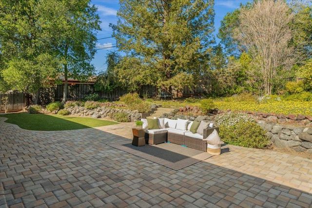 1207 Woodview Terrace, Los Altos, CA 94024