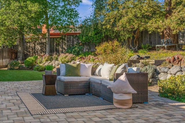 1207 Woodview Terrace, Los Altos, CA 94024