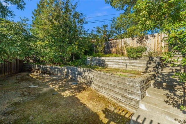 1207 Woodview Terrace, Los Altos, CA 94024