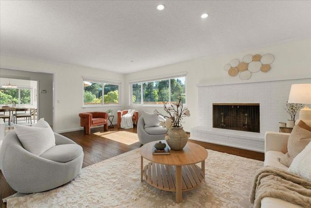 1207 Woodview Terrace, Los Altos, CA 94024
