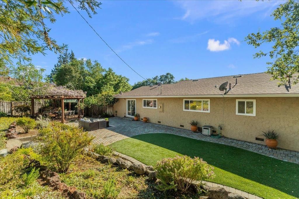 Image 40 of property listing at 1207 Woodview Terrace, Los Altos, CA 94024