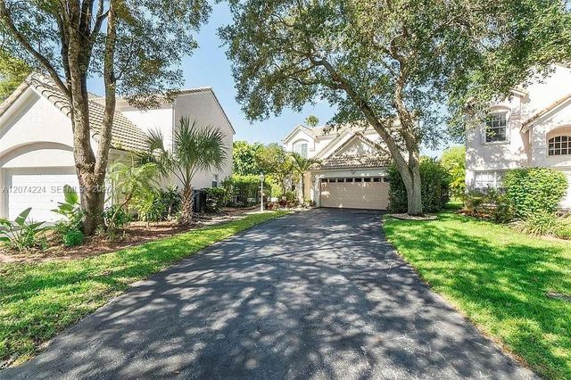3724 Wilderness Way, Coral Springs, FL 33065
