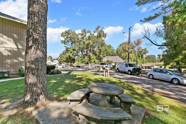 2061 N Seacliff Drive 2061, Daphne, AL 36526