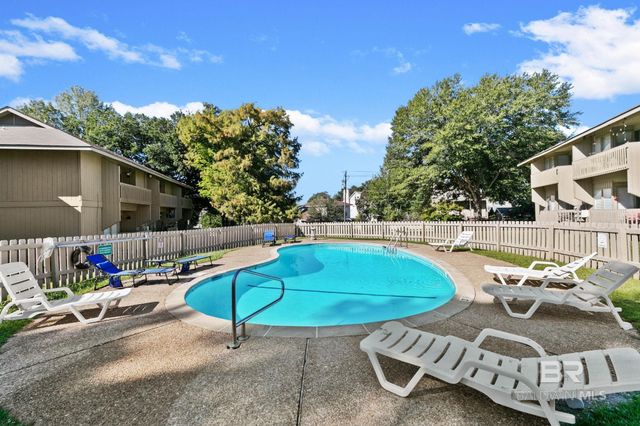 2061 N Seacliff Drive 2061, Daphne, AL 36526