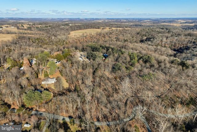 7282 WOODBINE RD, Airville, PA 17302