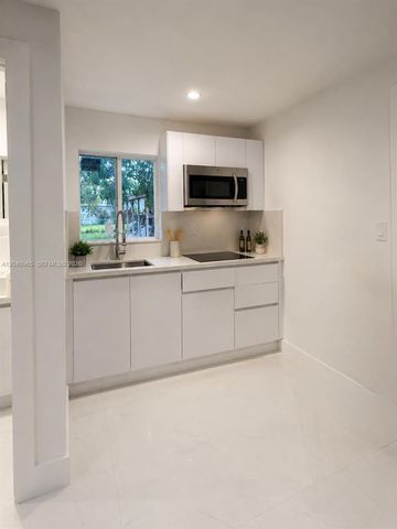 521 NW 33rd Ave 1, Miami, FL 33125