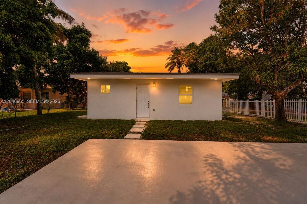 521 NW 33rd Ave 1, Miami, FL 33125