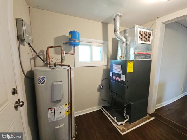 56 HARDING AVE, Pennsville, NJ 08070