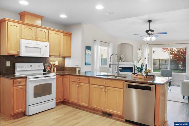 6309 Elena St NE, Albany, OR 97321