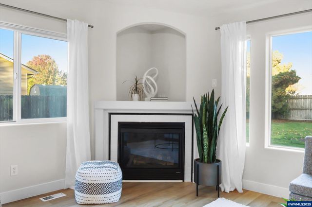 6309 Elena St NE, Albany, OR 97321