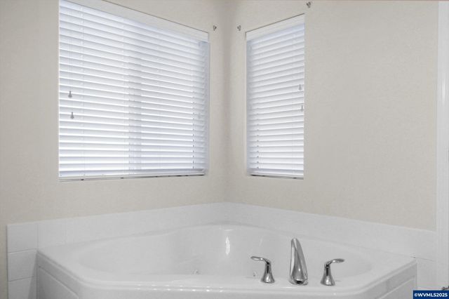 6309 Elena St NE, Albany, OR 97321