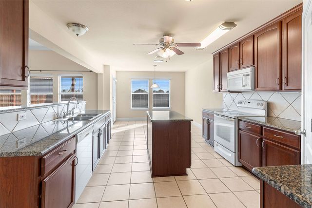 2605 Pin Oak Lane, St Paul, TX 75098