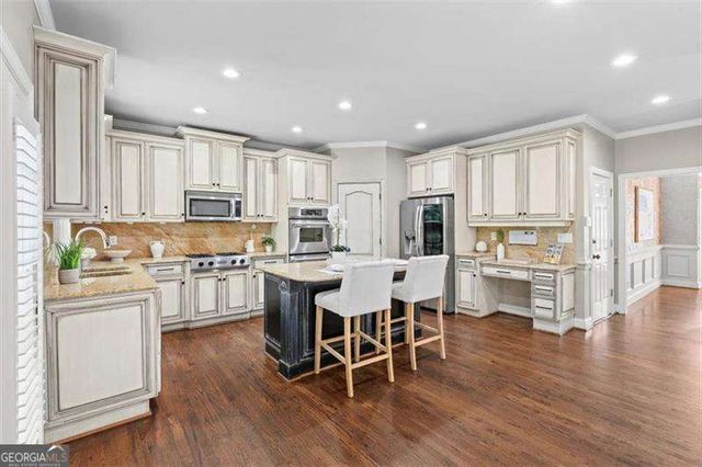 5250 Vinings Springs Court SE, Mableton, GA 30126