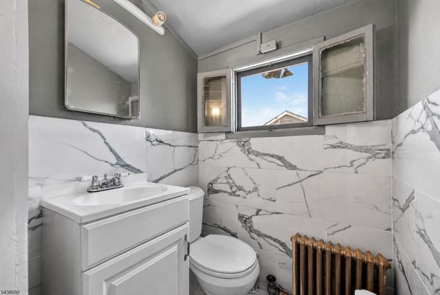13 Sherman Pl, Clifton City, NJ 07011