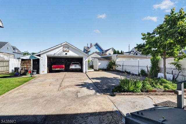 13 Sherman Pl, Clifton City, NJ 07011