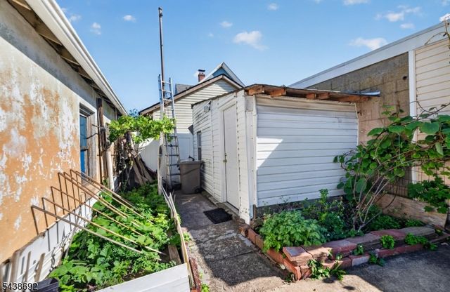 13 Sherman Pl, Clifton City, NJ 07011