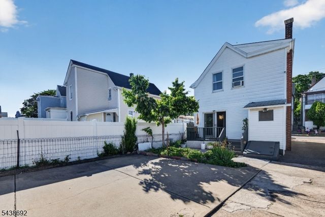 13 Sherman Pl, Clifton City, NJ 07011